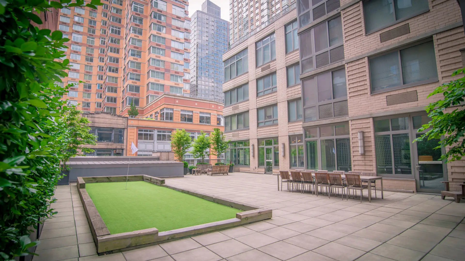 https://media.equityapartments.com/images/q_50/f_auto/fl_lossy/4128-19/800-Sixth-Apartments-Courtyard.webp