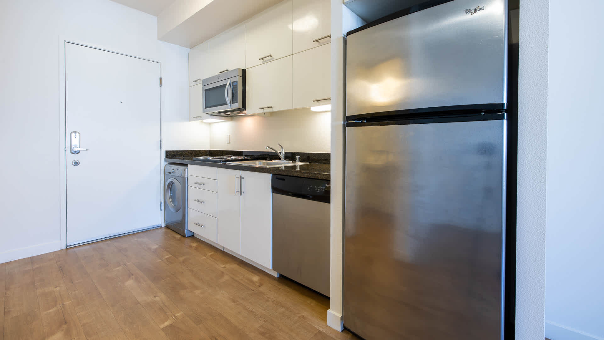 Eleve Lofts and Skydeck Image 40