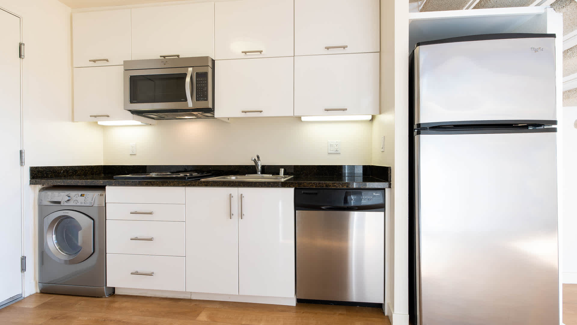 Eleve Lofts and Skydeck Image 38