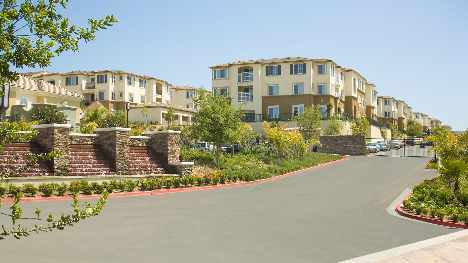 Bella Vista At Warner Ridge Apartments Reviews In Woodland Hills 6150 De Soto Avenue Equityapartments Com