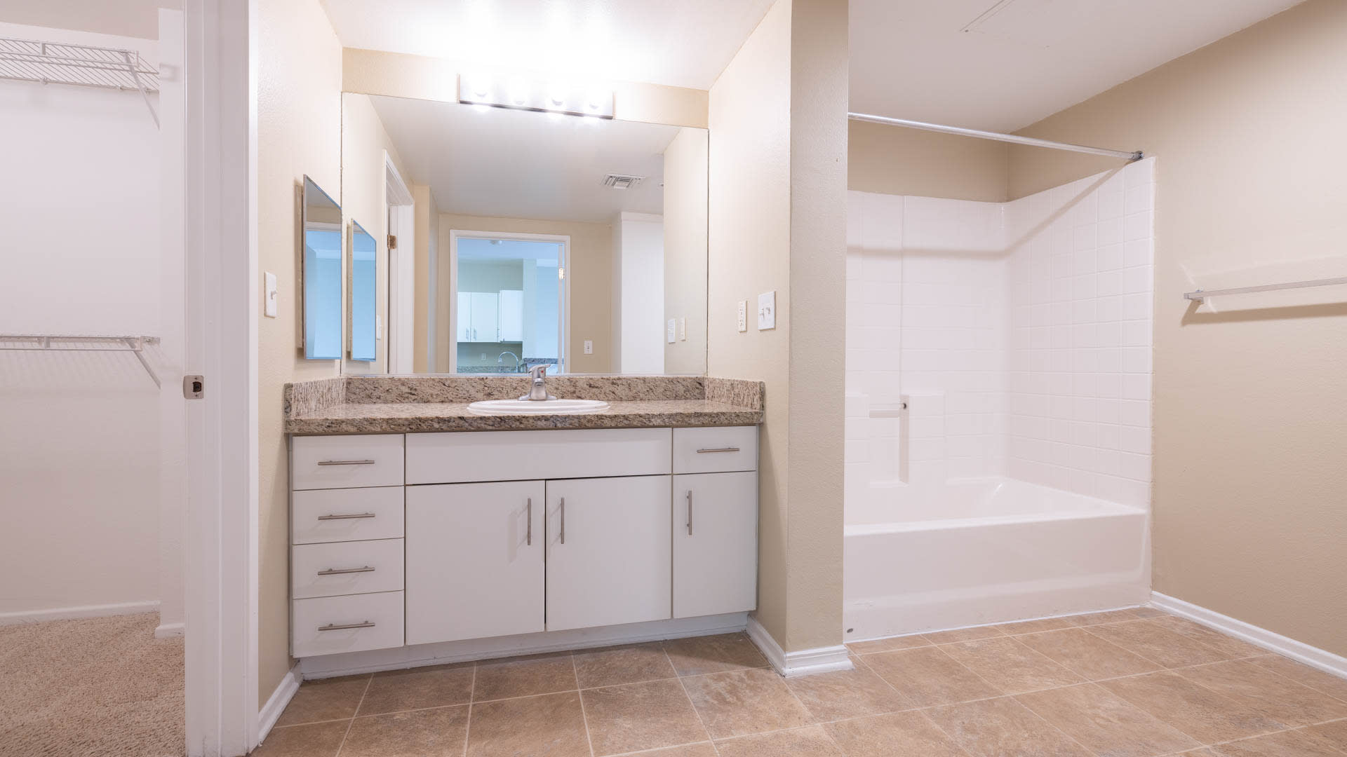 Mozaic at Union Station Apartments - Bathroom