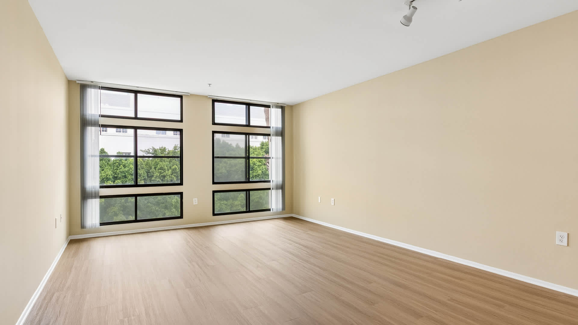 Mozaic at Union Station Apartments - Living Room