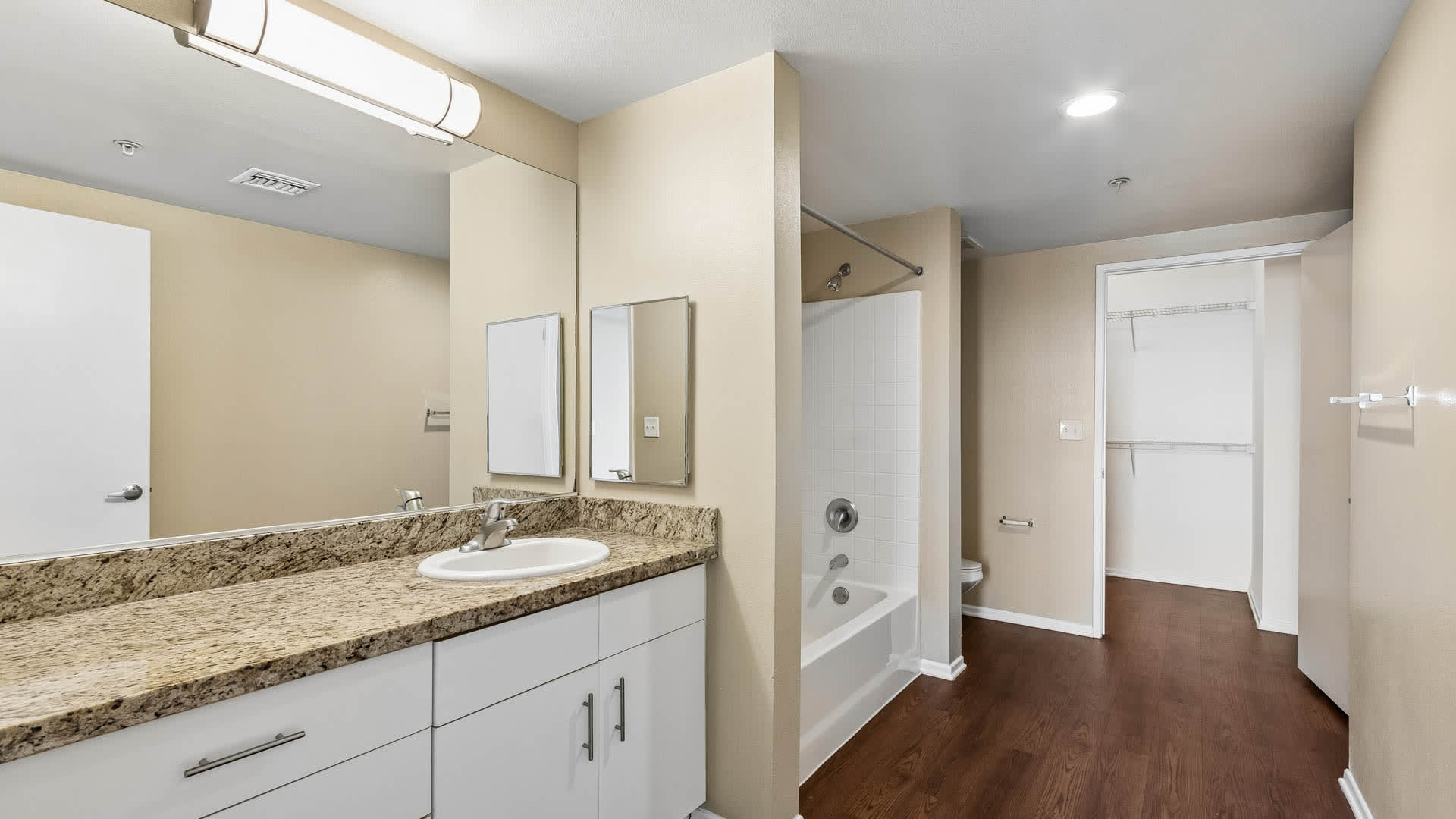 Mozaic at Union Station Apartments - Bathroom