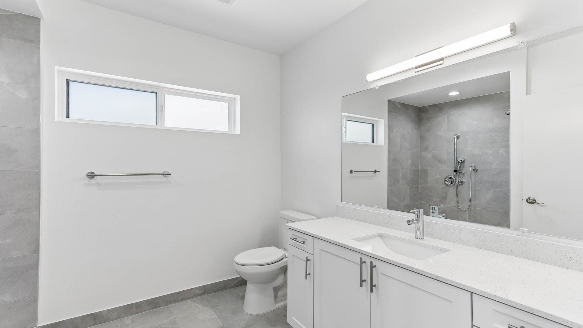 Mozaic at Union Station Apartments - Bathroom