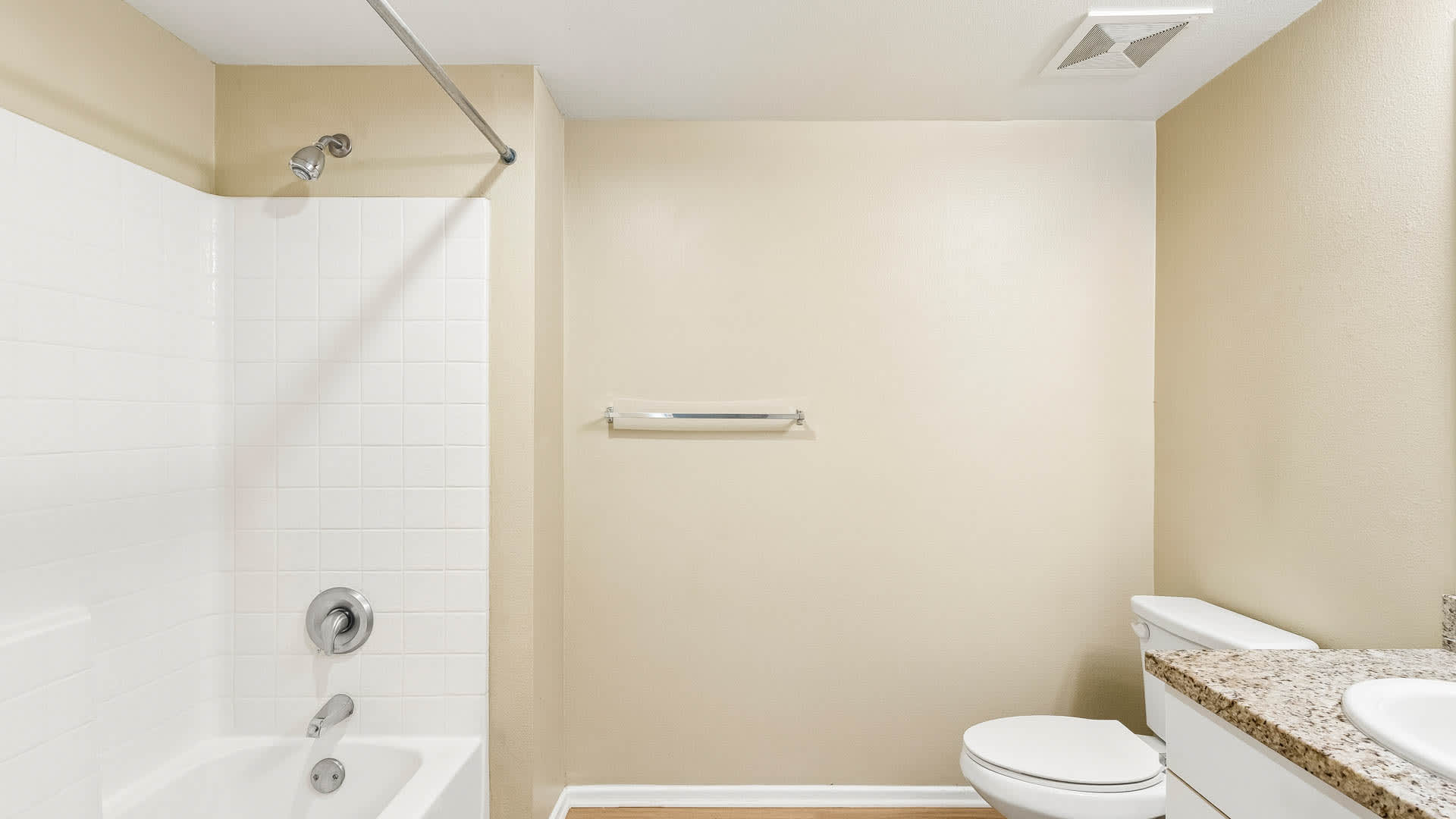 Mozaic at Union Station Apartments - Bathroom