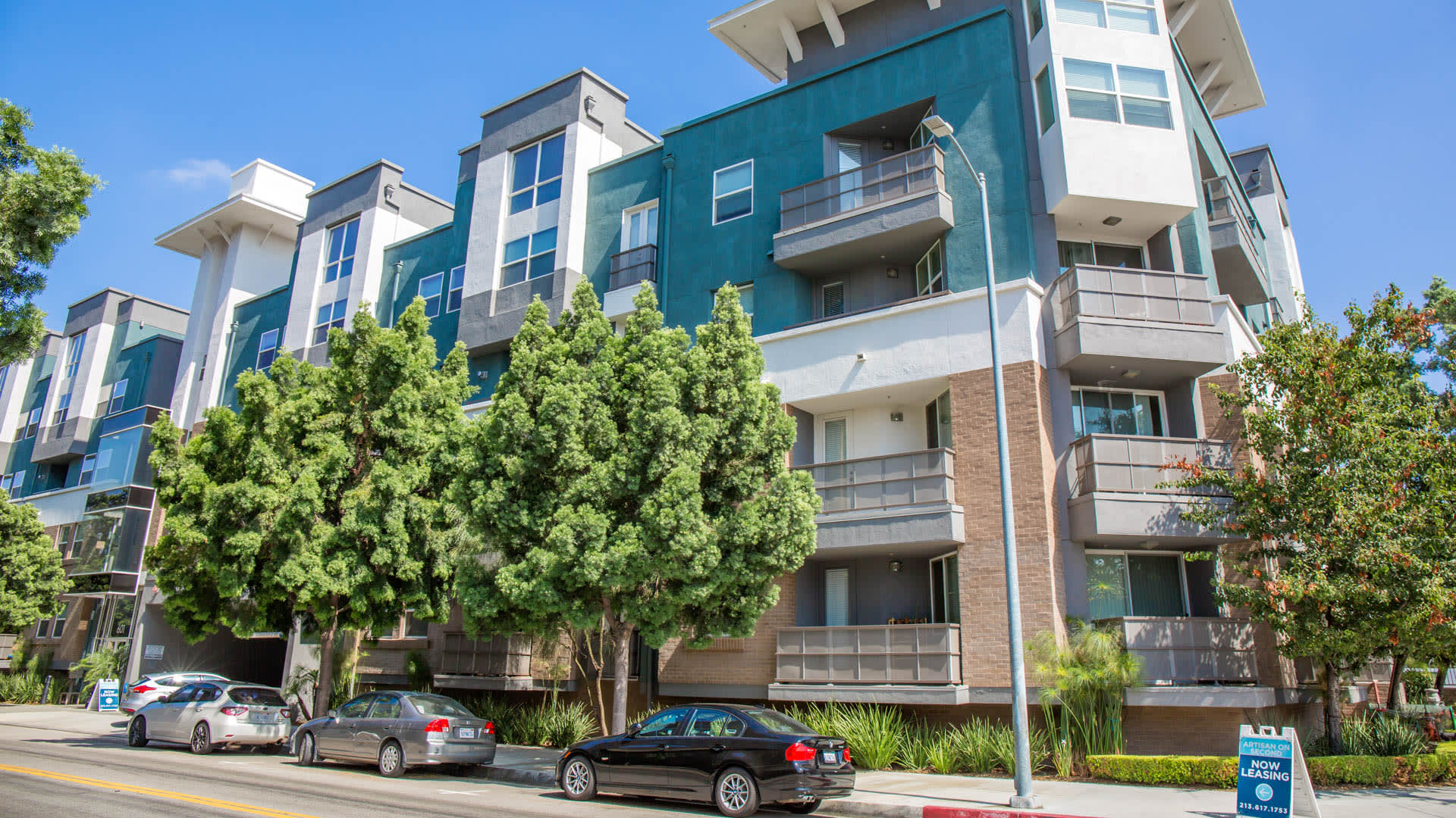 Artisan on 2nd Apartments — community and home views.