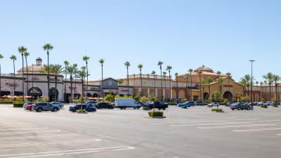 Vista Del Lago Apartments - Neighborhood