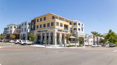 Villa Solana Apartments - Dining and Retail