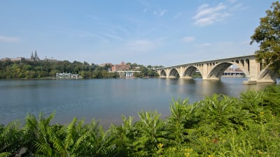 2400 M Apartments - Neighborhood