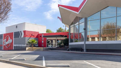 Lindley Apartments - Neighborhood 