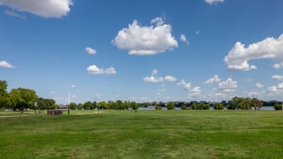 2201 Pershing Apartments - Outdoor Activities