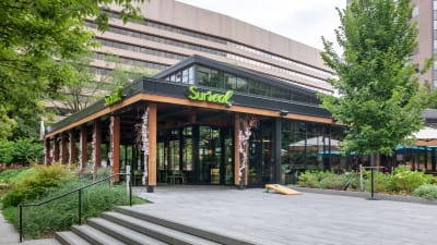 Water Park Towers Apartments - Retail & Dining