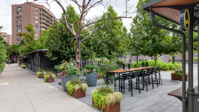 Water Park Towers Apartments - Retail & Dining
