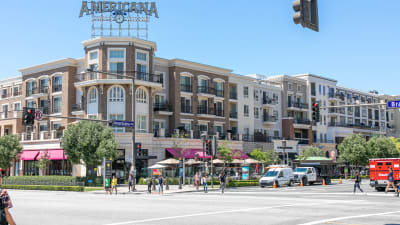 Eleve Lofts and Skydeck Apartments - Neighborhood 