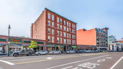 Girard Apartments - Neighborhood 