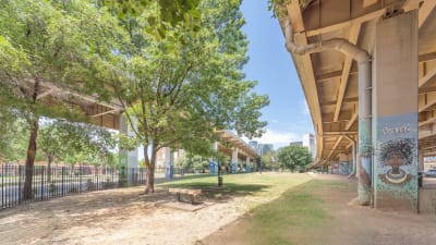 Indie Deep Ellum Apartments - Neighborhood