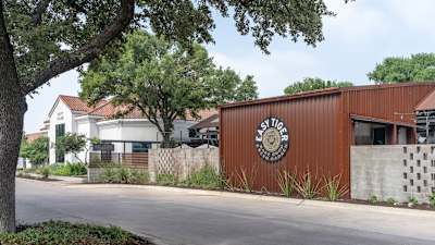 Flora Apartments - Neighborhood